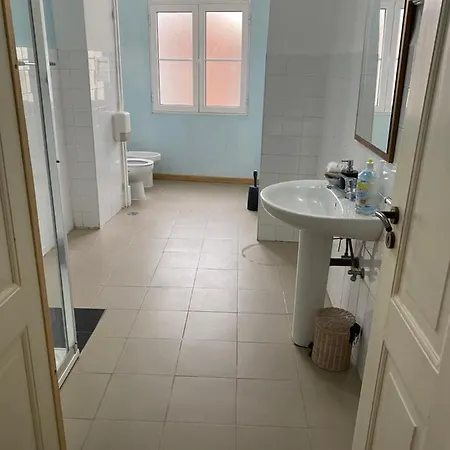 Relax Chiado 3 - Cute Little Double With Shared Bathroom Pensjonat *