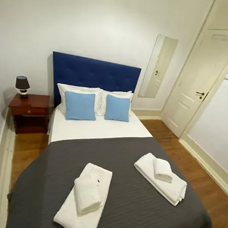 Relax Chiado 3 - Cute Little Double With Shared Bathroom 게스트하우스
