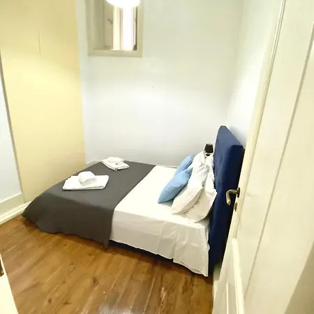 Relax Chiado 3 - Cute Little Double With Shared Bathroom * 리스본