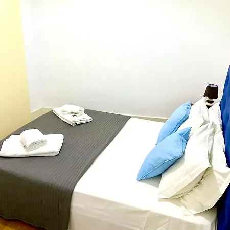 Gasthuis Relax Chiado 3 - Cute Little Double With Shared Bathroom Lissabon